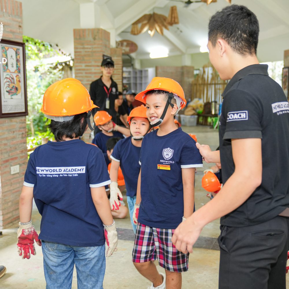 Học sinh học kỹ năng an toàn